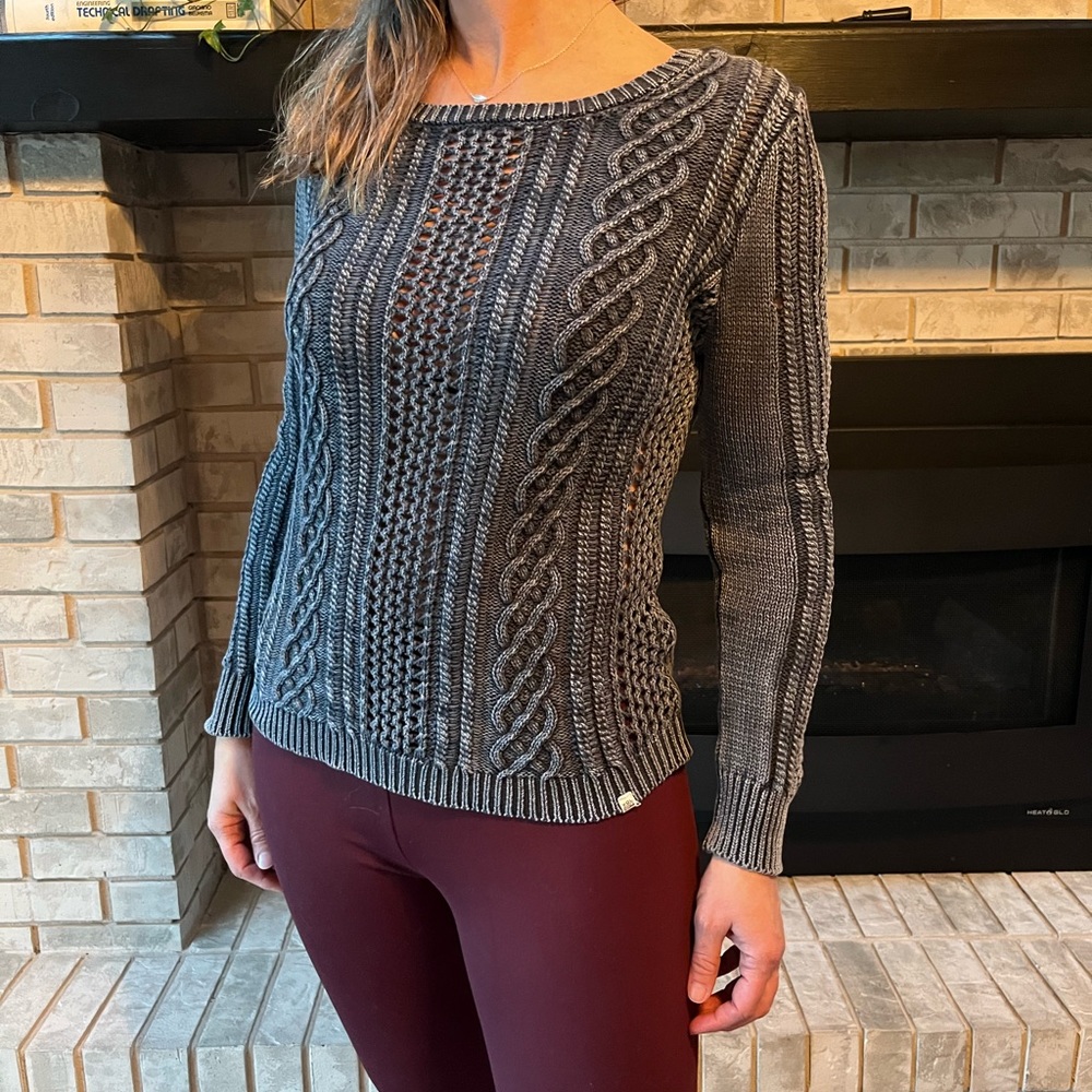 Volcom sweater